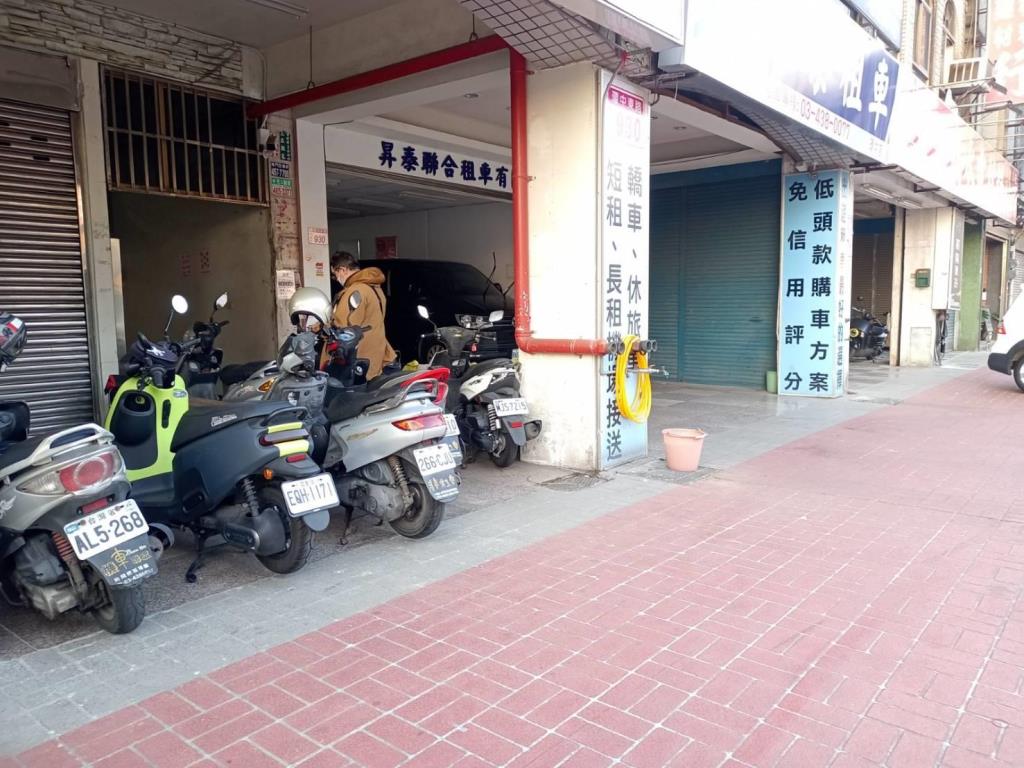 專任體育園區(環中東路)地下一樓店面