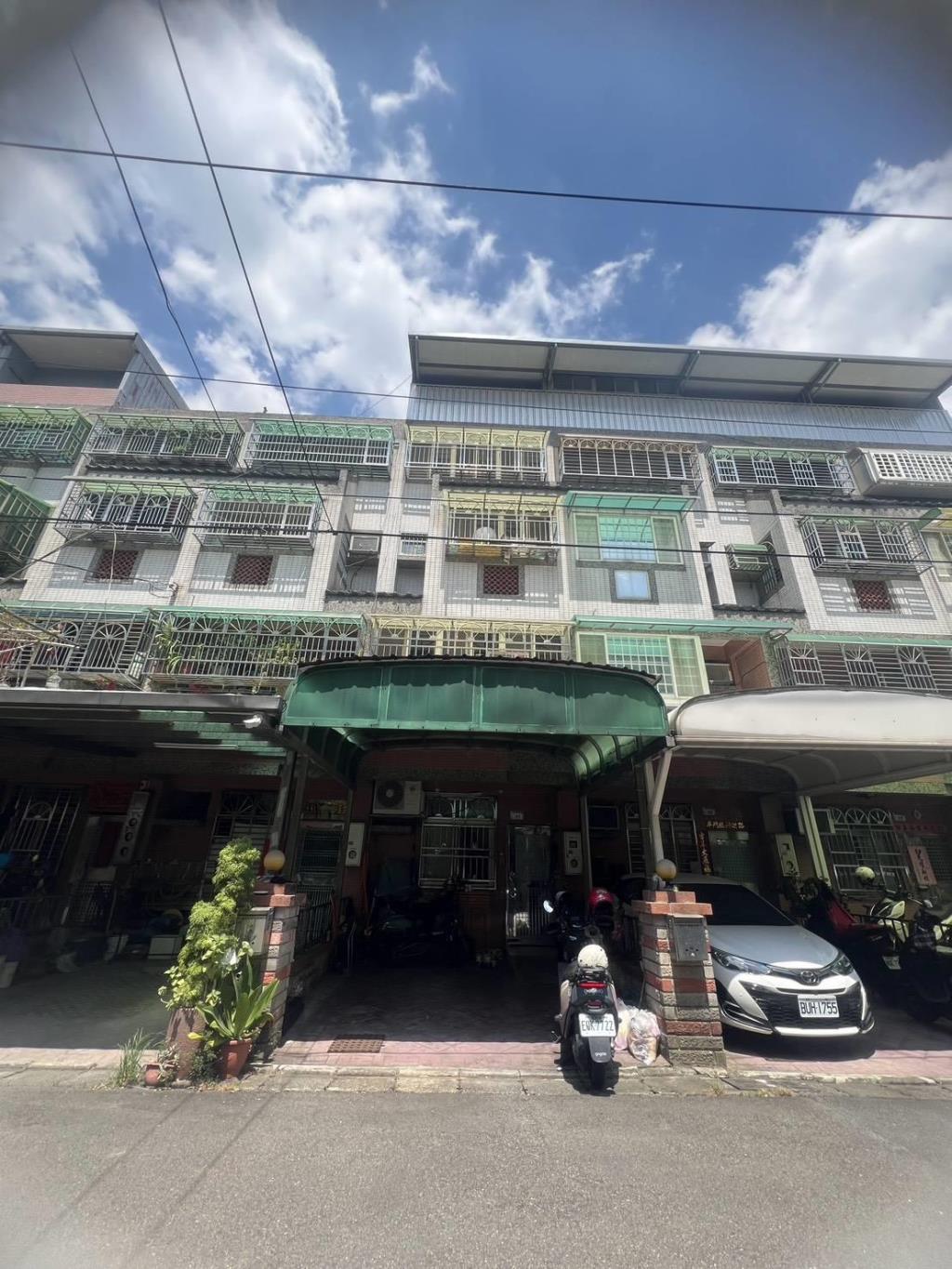 【向陽】八德區瑞聯社區 前院停車 美別墅