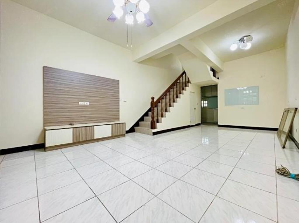 【向陽團隊】觀音草漯前院停車新整美墅