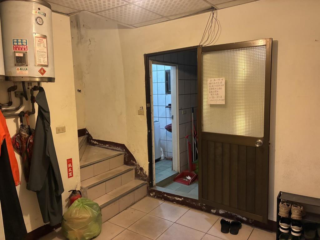 龍潭804醫院對面兩戶打通收租9套房