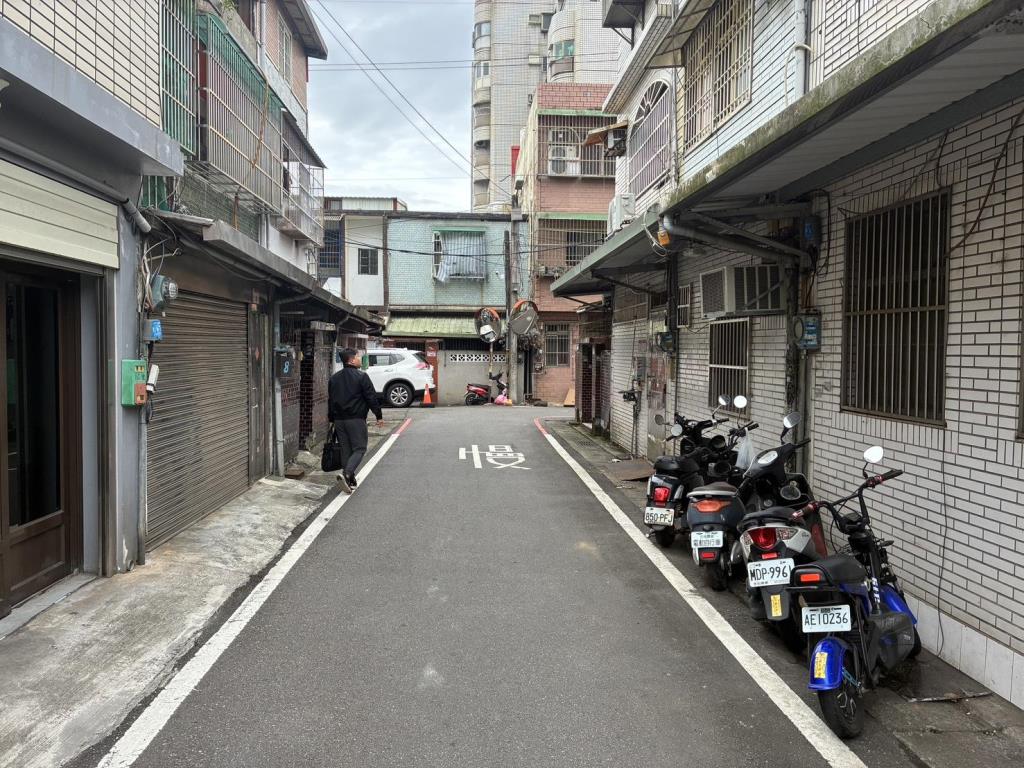 龍潭804醫院對面兩戶打通收租9套房