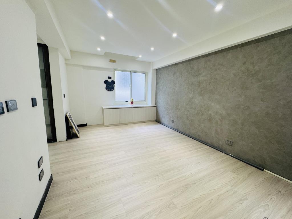 【向陽團隊】龍南路電梯大套房