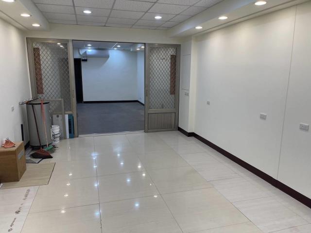 專任澎湖縣馬公市20米道路透天店住