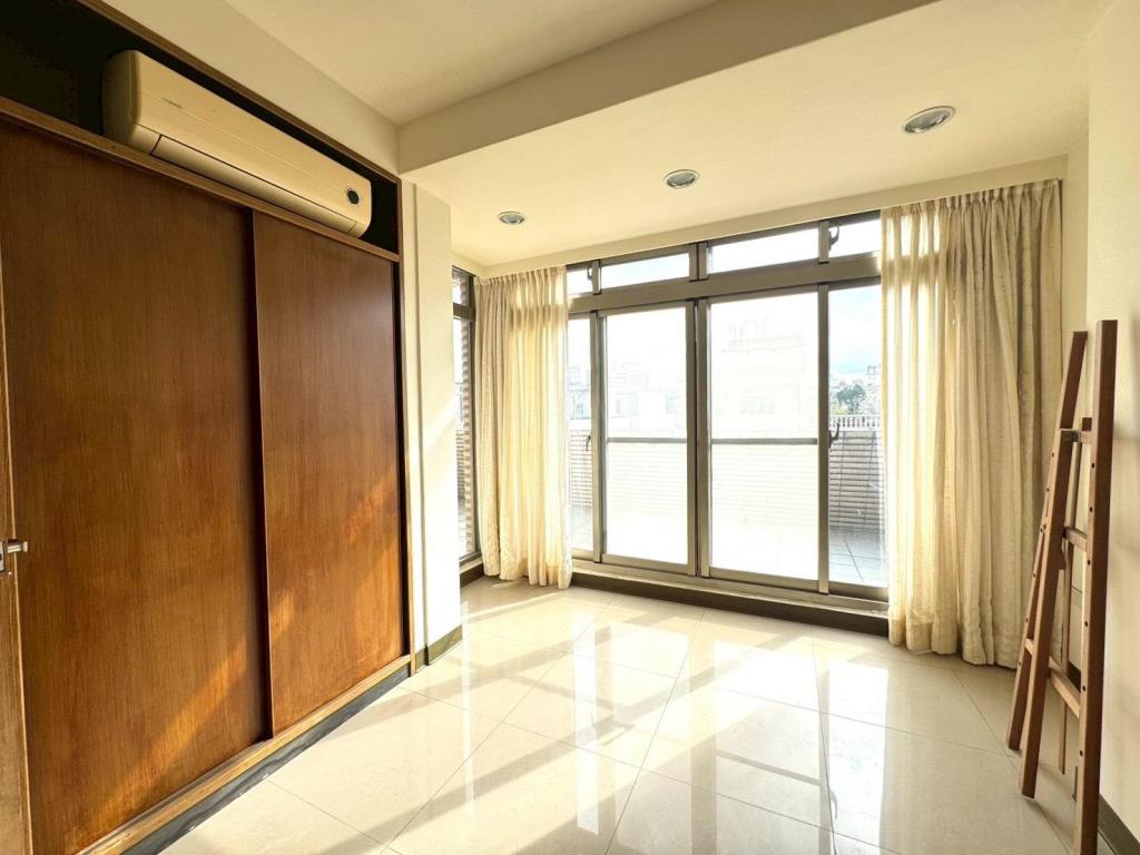 【向陽團隊】中壢區公所大面寬別墅