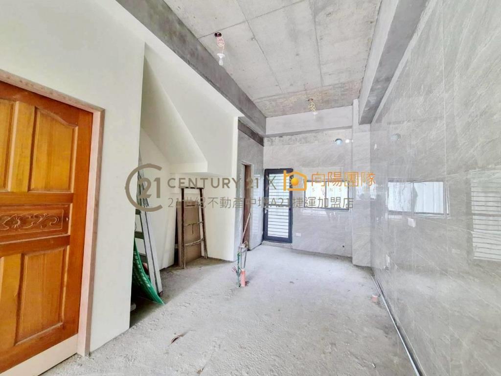 A18高鐵桃園站全新電梯別墅~預售屋