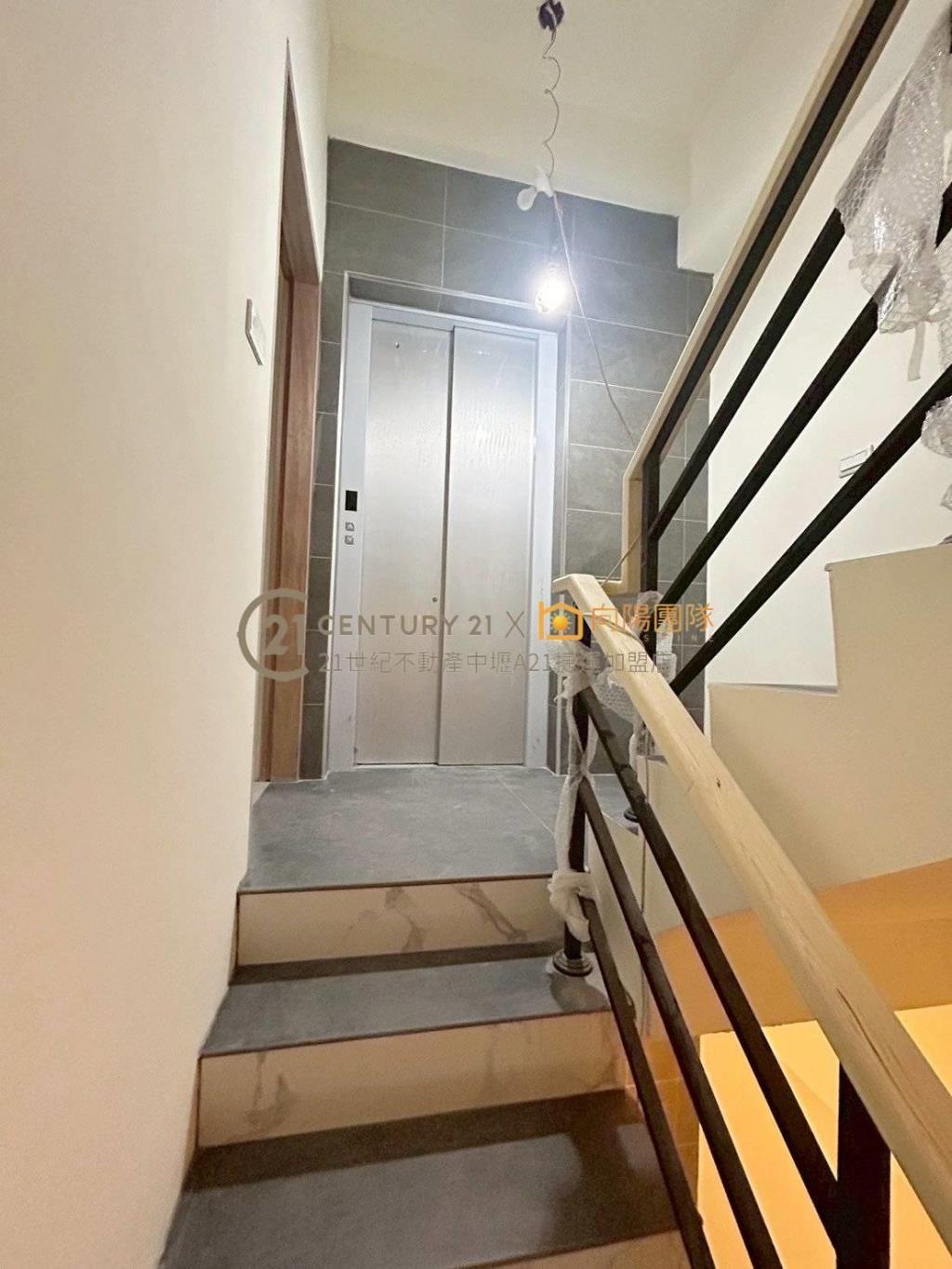 A18高鐵桃園站全新電梯別墅~預售屋