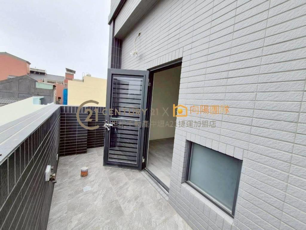 A18高鐵桃園站全新電梯別墅~預售屋