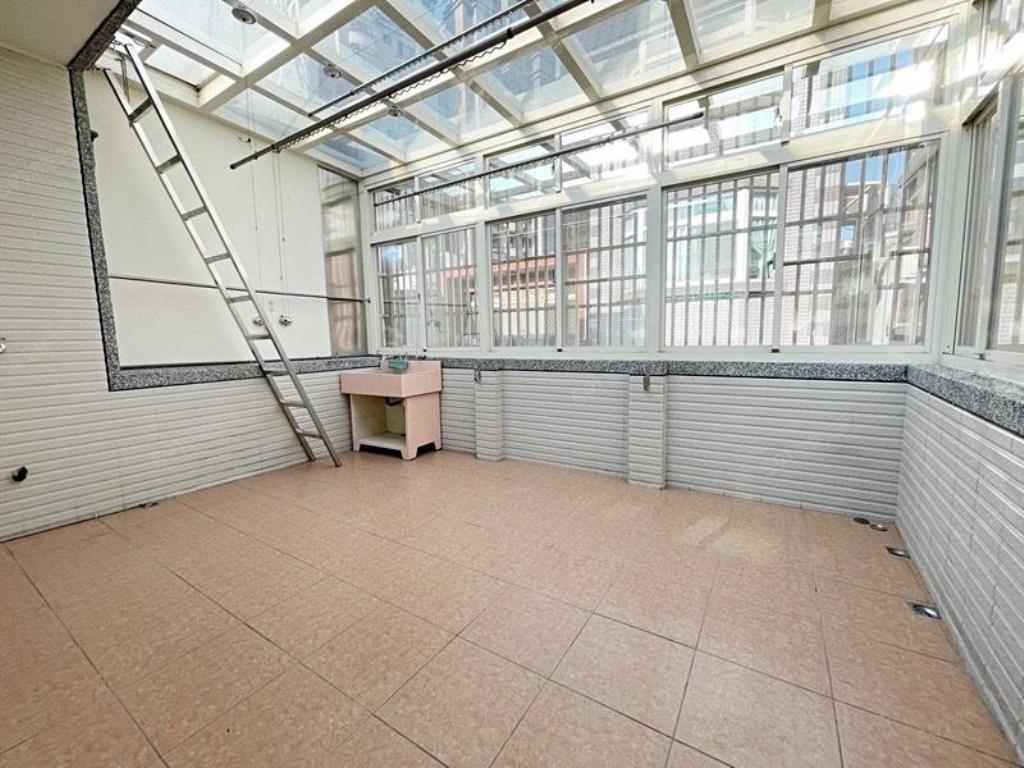 【向陽團隊】近體育園區 靜巷免整理美透天