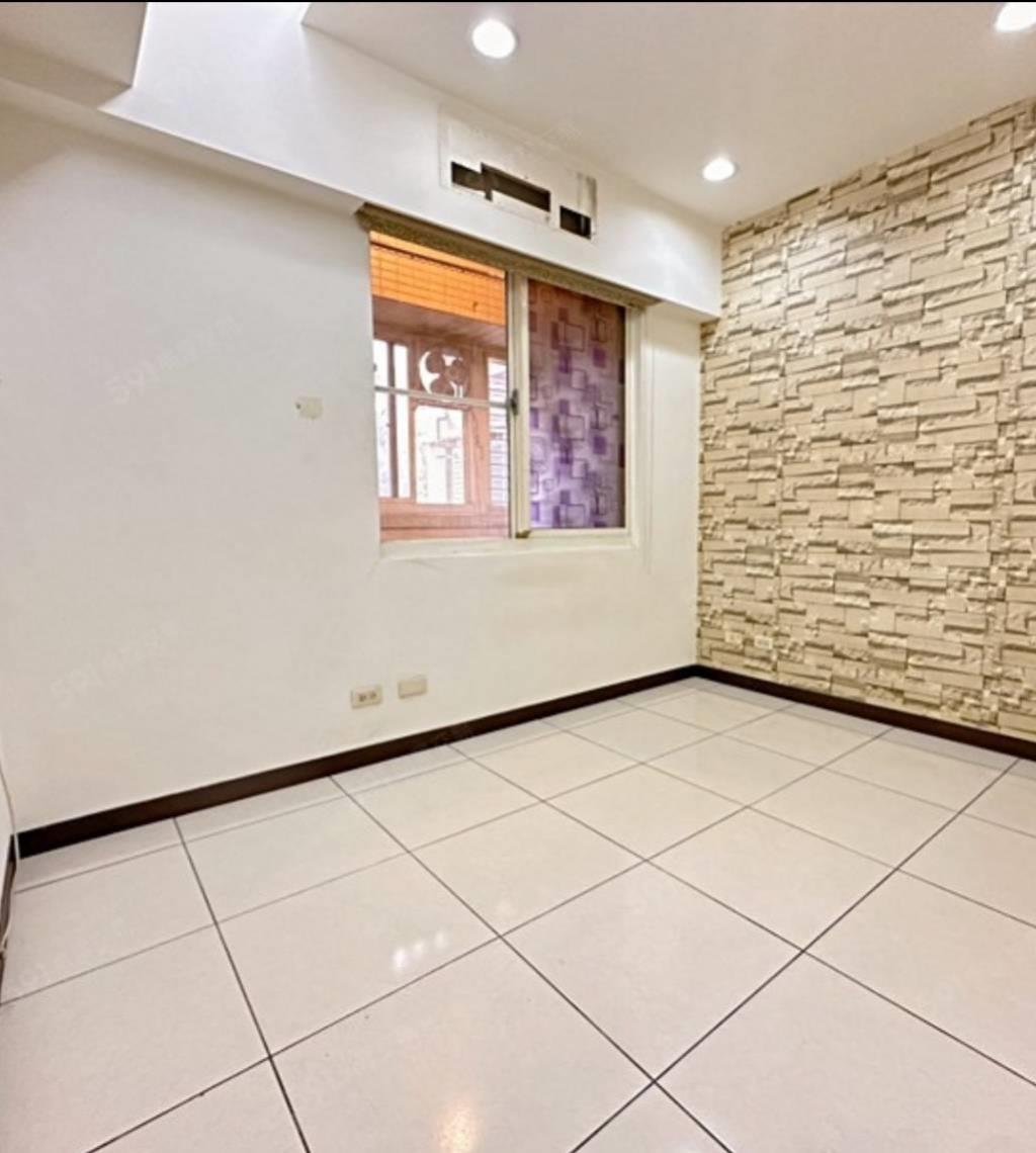 【向陽團隊】桃園區 縣府清精美3房+車位