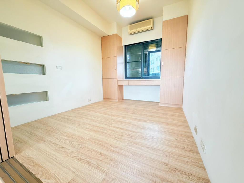 【向陽團隊】中壢交流道旁景觀三房車