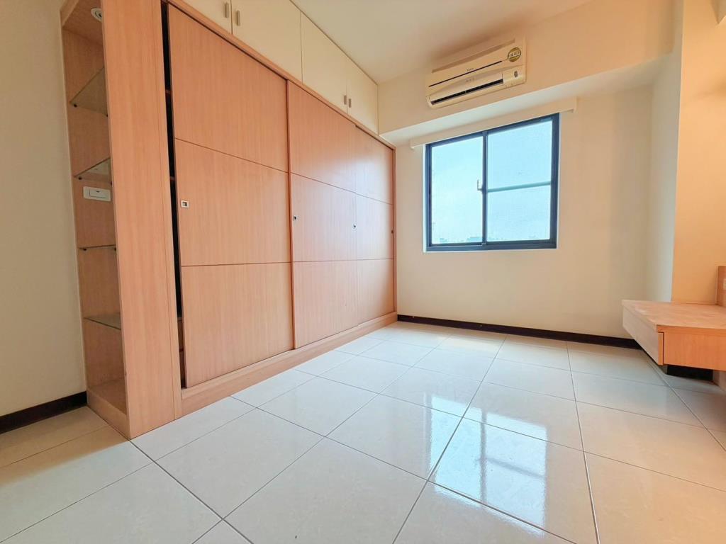 【向陽團隊】中壢交流道旁景觀三房車