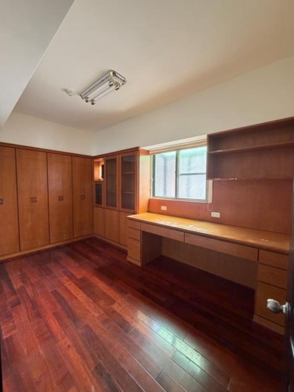 【向陽團隊】鳳山車站旁文華大三房車