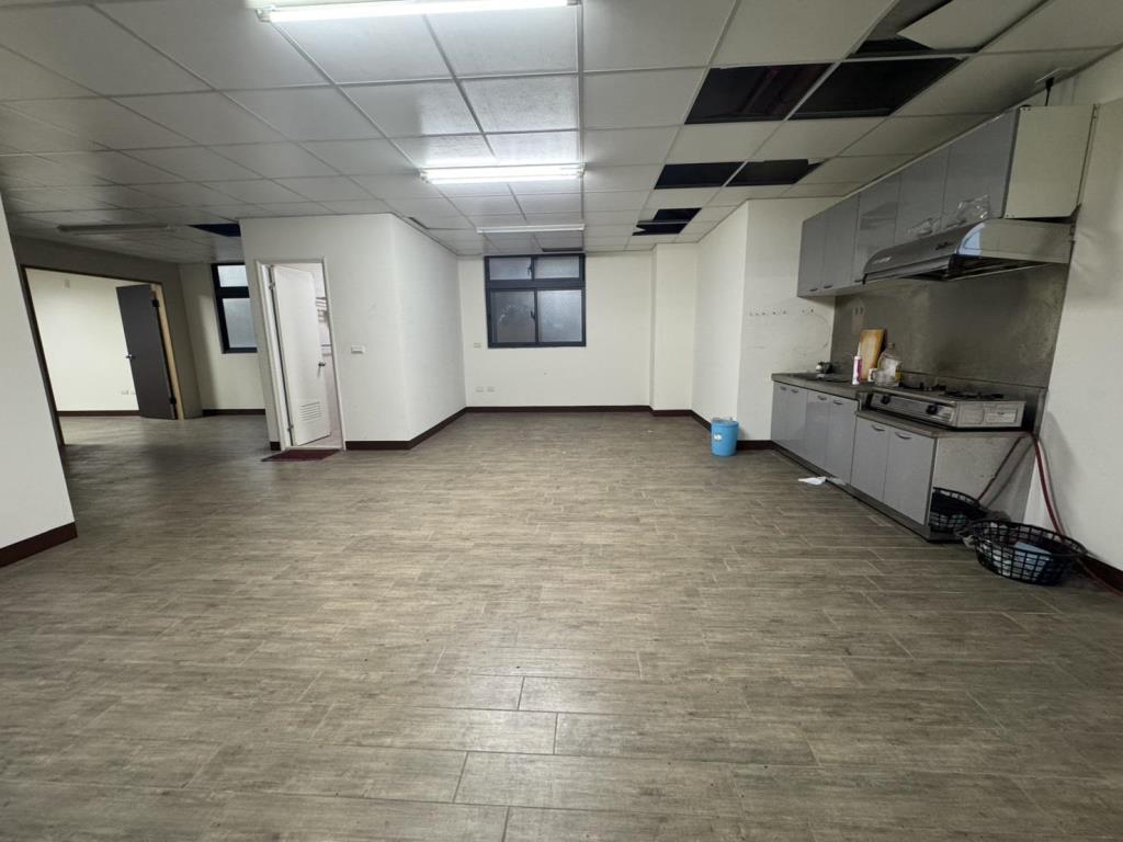 【向陽團隊】中壢後站大面寬電梯透店
