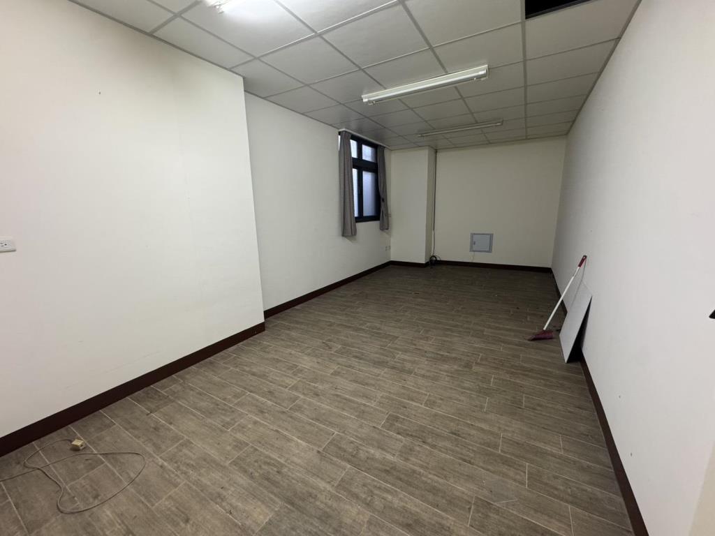 【向陽團隊】中壢後站大面寬電梯透店