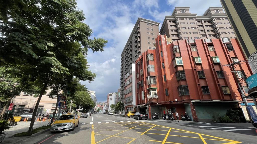 【向陽團隊】自強國中店面vs23間套房