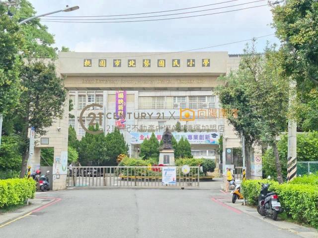 【向陽】 近獅子林商圈全新整理邊間透天