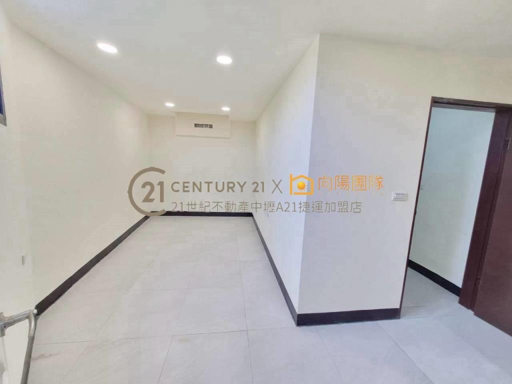 【向陽】 近獅子林商圈全新整理邊間透天