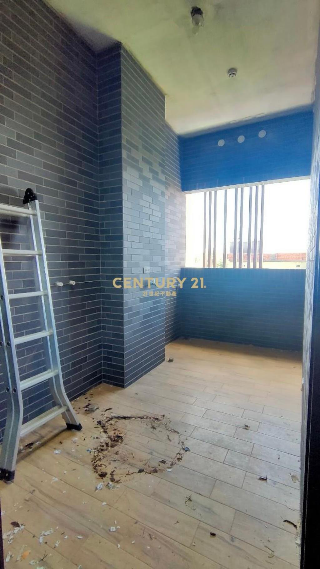 公園藝品前庭後院全新兩層樓豪宅