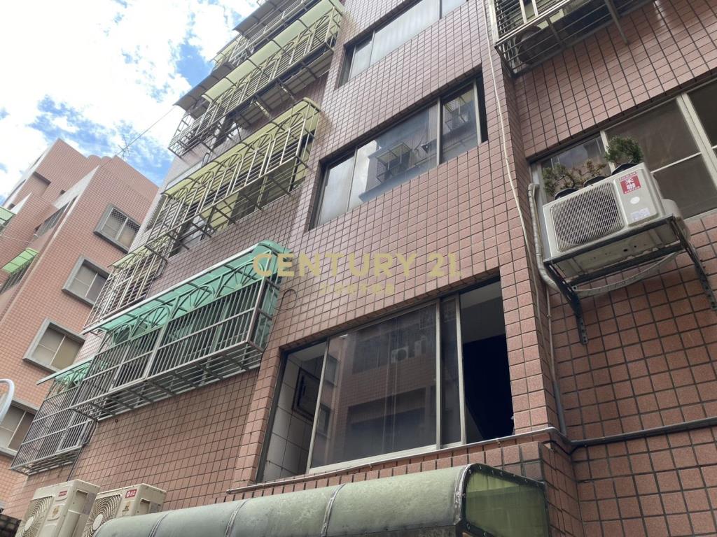 桃園中平市場旁三房車