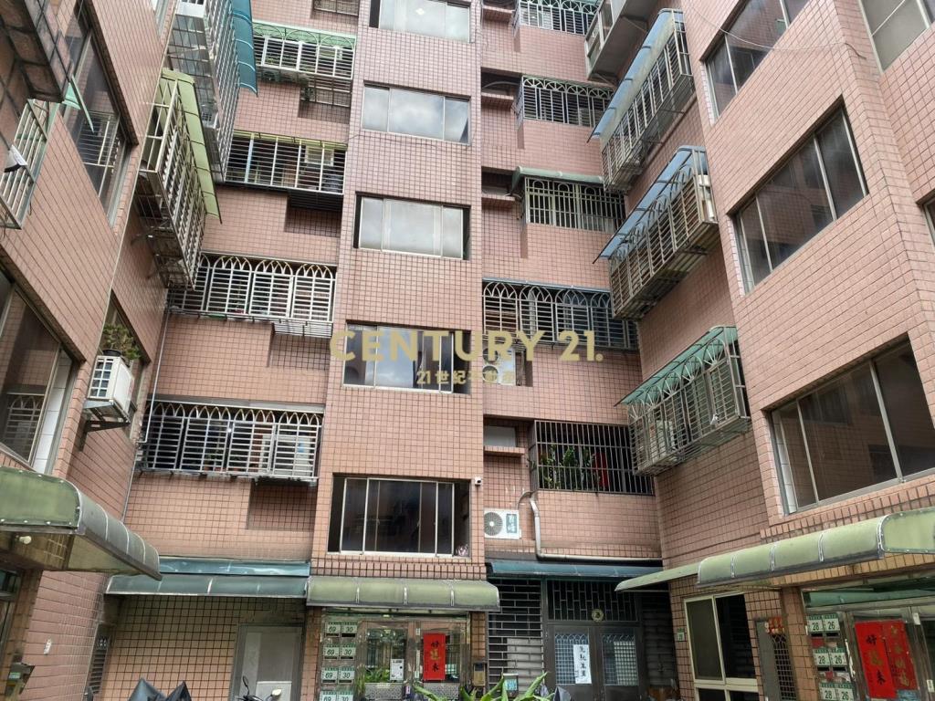 桃園中平市場旁三房車