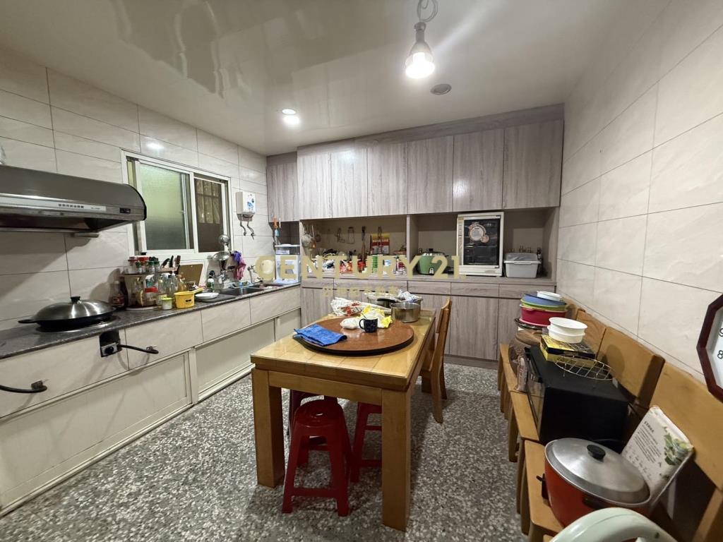 新屋中興路旁甲建合法住宅三戶