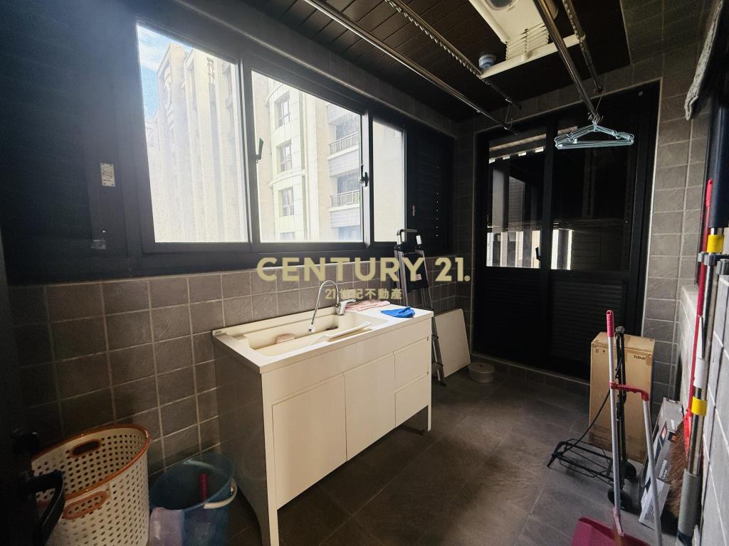 華府DC美裝潢3+1房雙車位