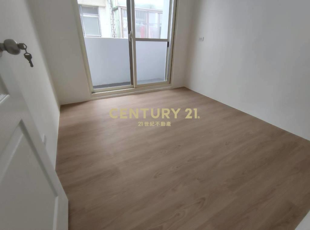 平鎮龍岡商圈整新邊間透天