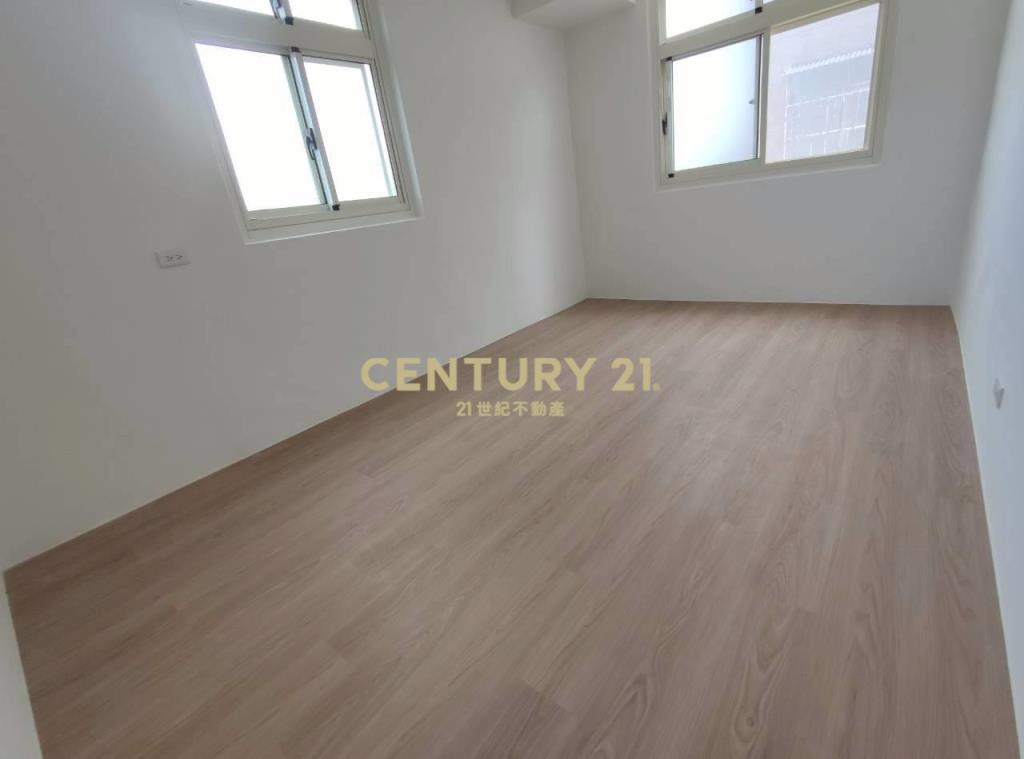 平鎮龍岡商圈整新邊間透天