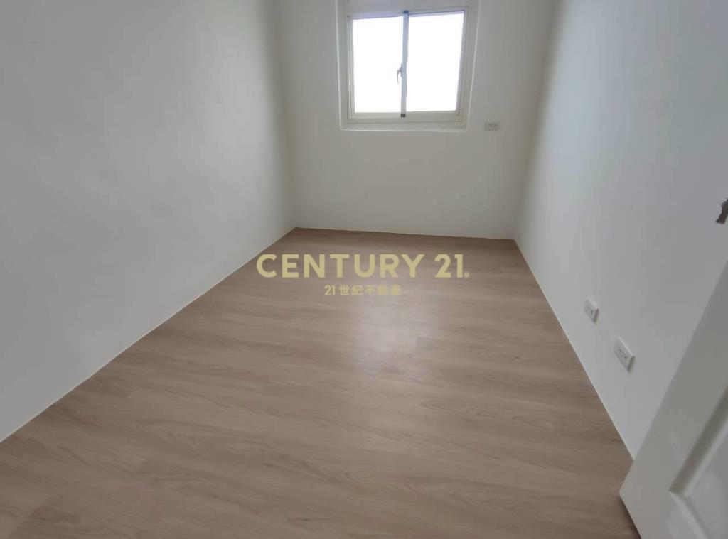 平鎮龍岡商圈整新邊間透天