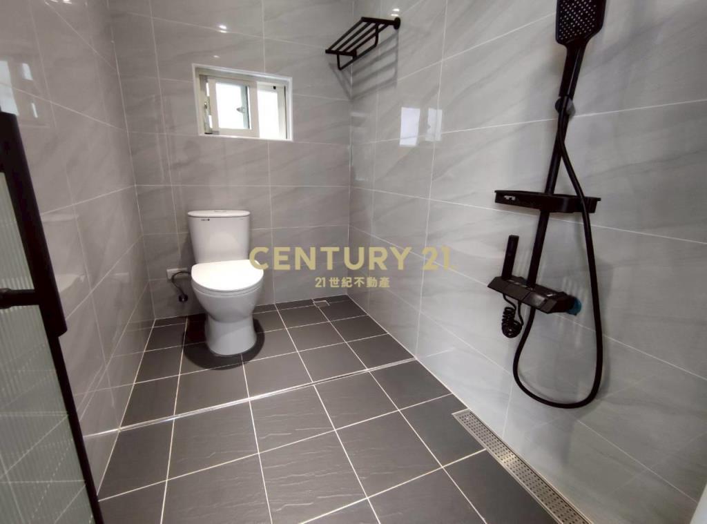 平鎮龍岡商圈整新邊間透天