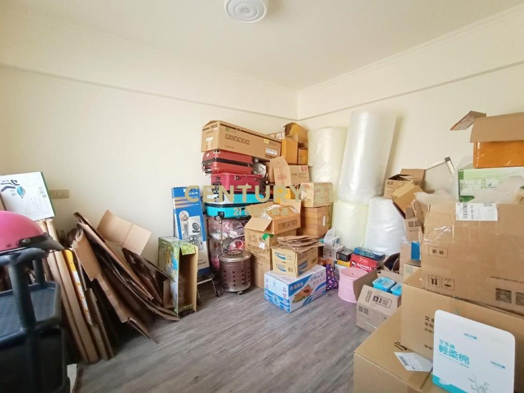 近湖口車庫停車美透天