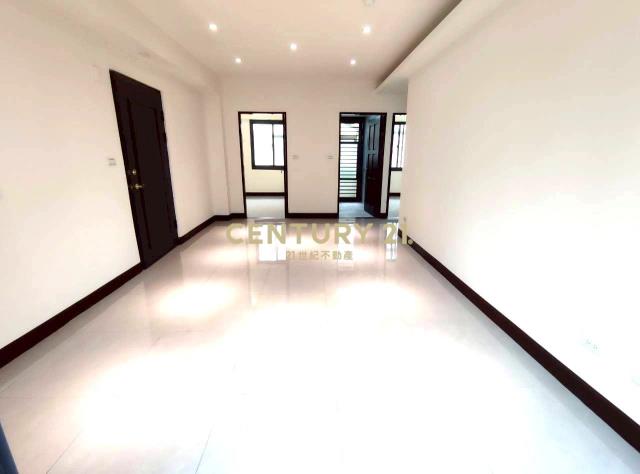 近龍潭交流道電梯整新三房