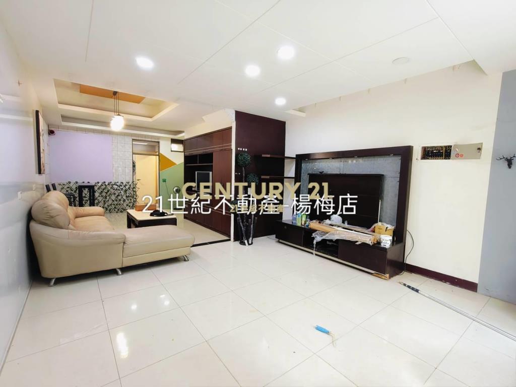 近青埔山安路🏠前院停車繽紛透天