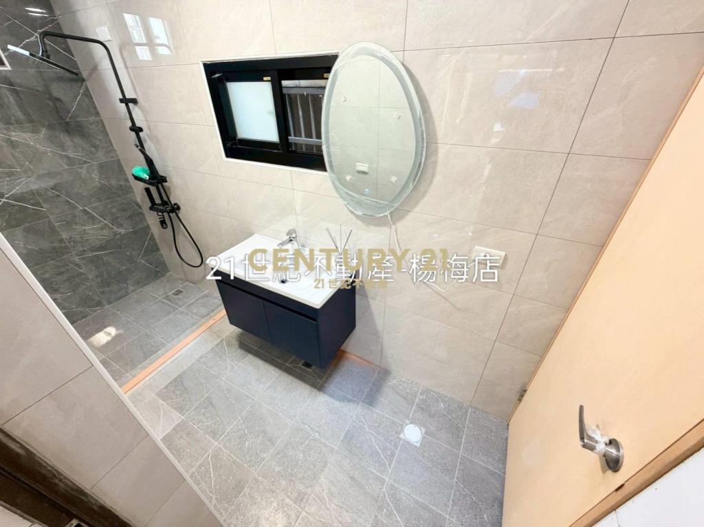 近青埔山安路🏠前院停車繽紛透天