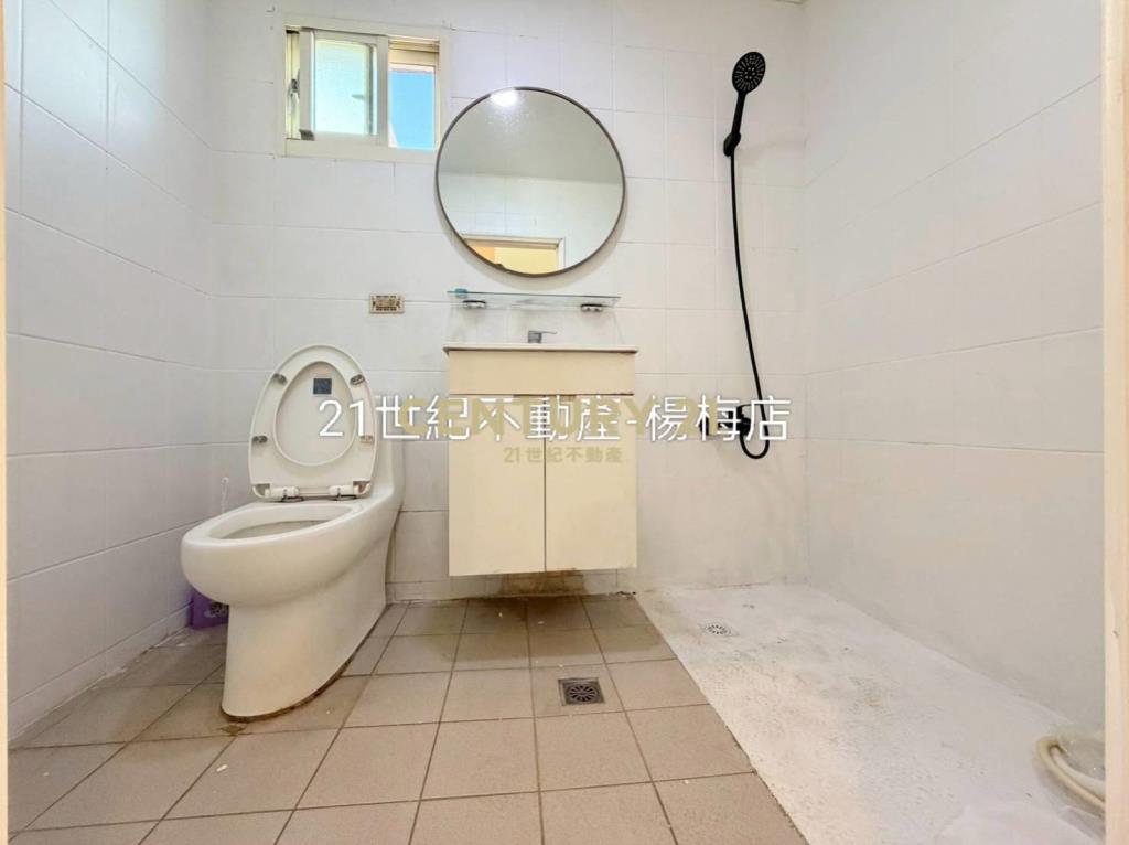 近青埔山安路🏠前院停車繽紛透天