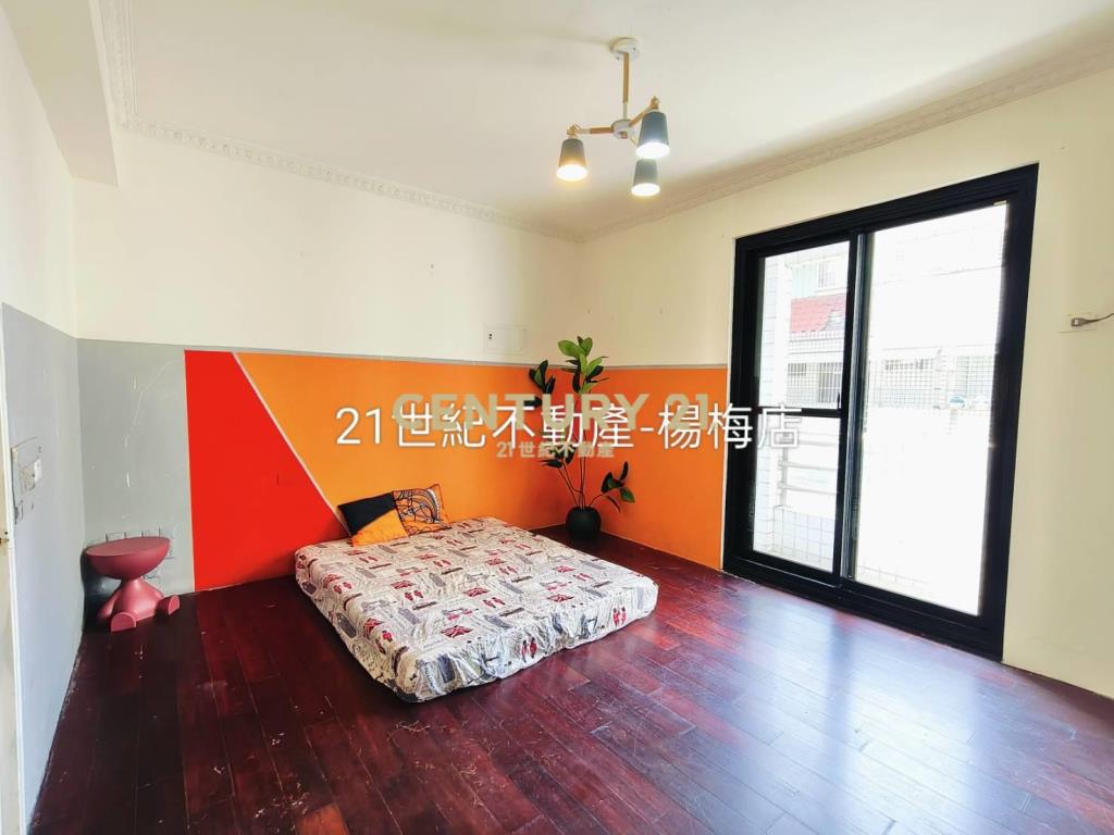 近青埔山安路🏠前院停車繽紛透天