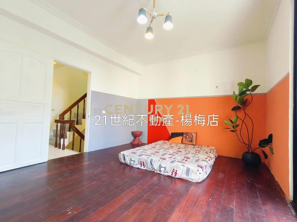 近青埔山安路🏠前院停車繽紛透天