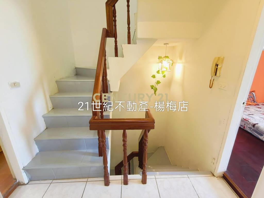 近青埔山安路🏠前院停車繽紛透天