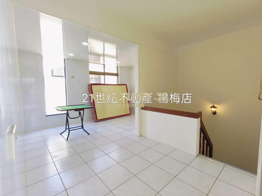 近青埔山安路🏠前院停車繽紛透天