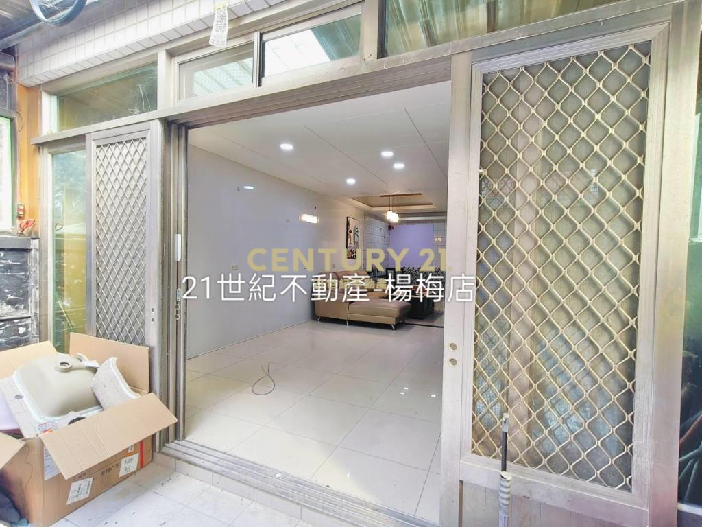 近青埔山安路🏠前院停車繽紛透天