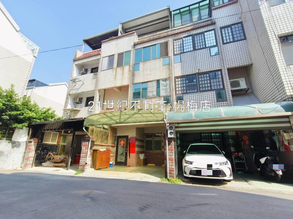 近青埔山安路🏠前院停車繽紛透天