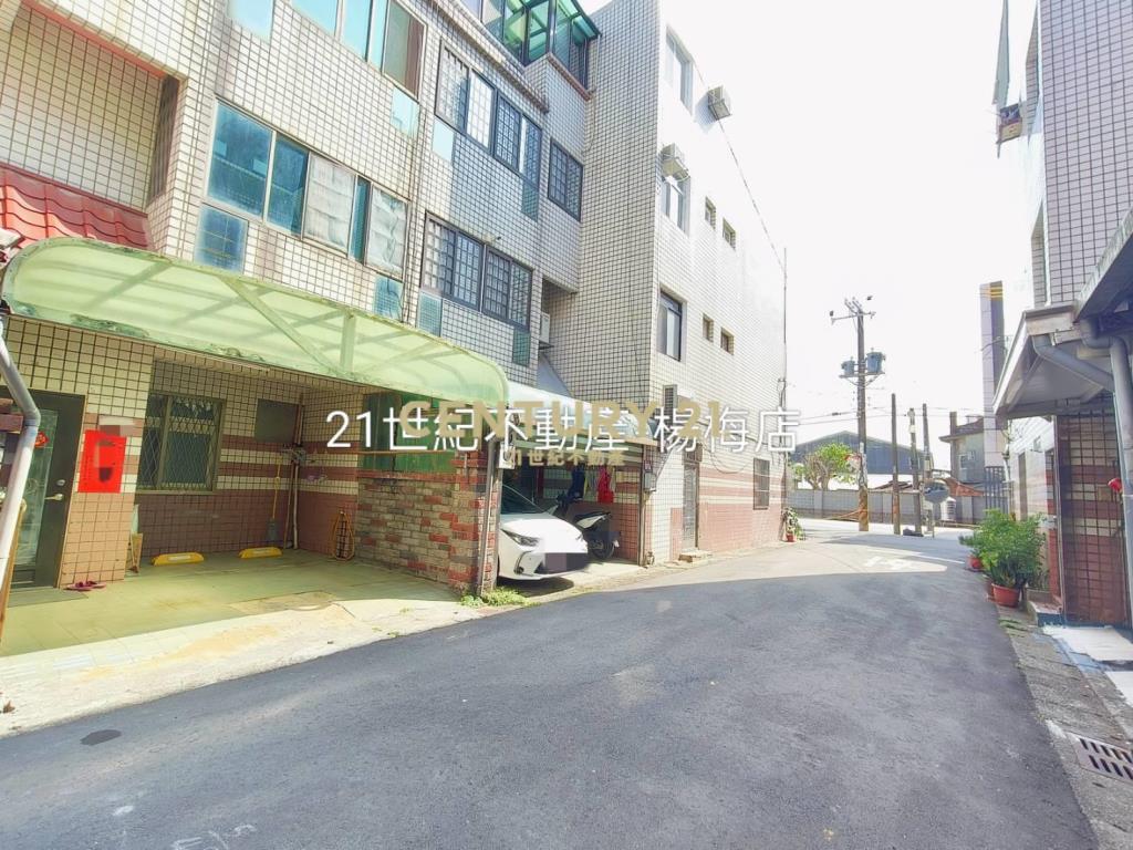 近青埔山安路🏠前院停車繽紛透天