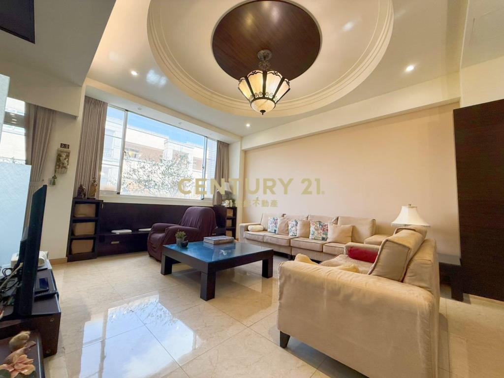 賀岡精緻雙車美別墅