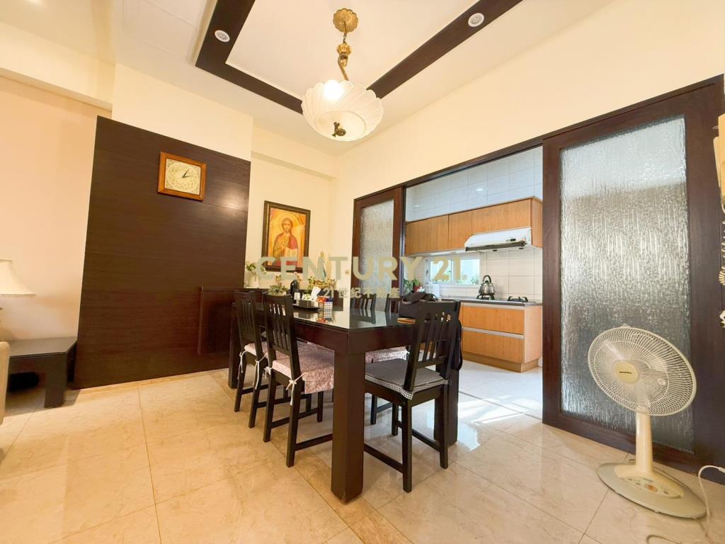 賀岡精緻雙車美別墅