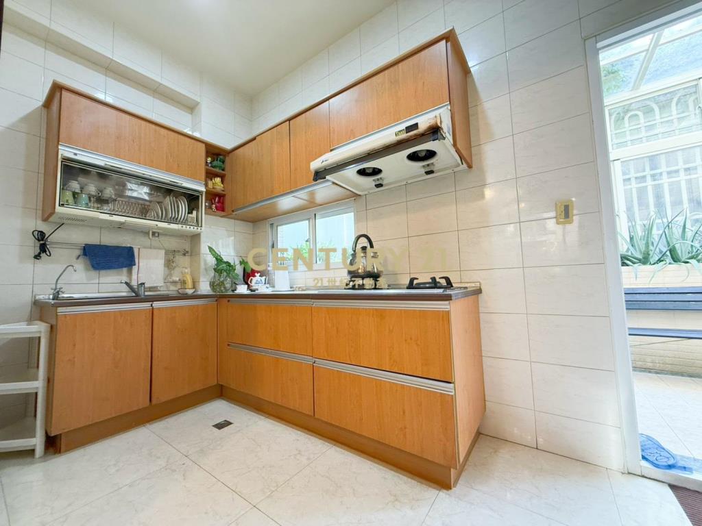 賀岡精緻雙車美別墅