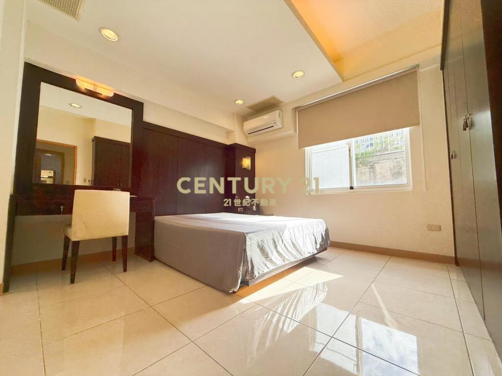 賀岡精緻雙車美別墅