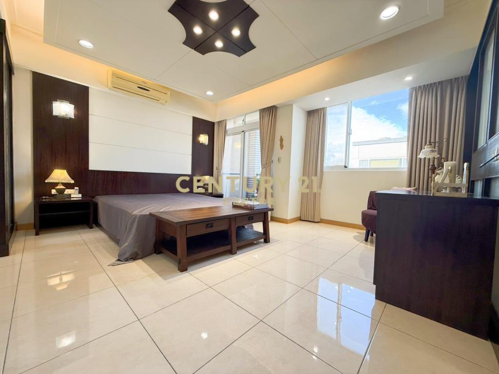 賀岡精緻雙車美別墅