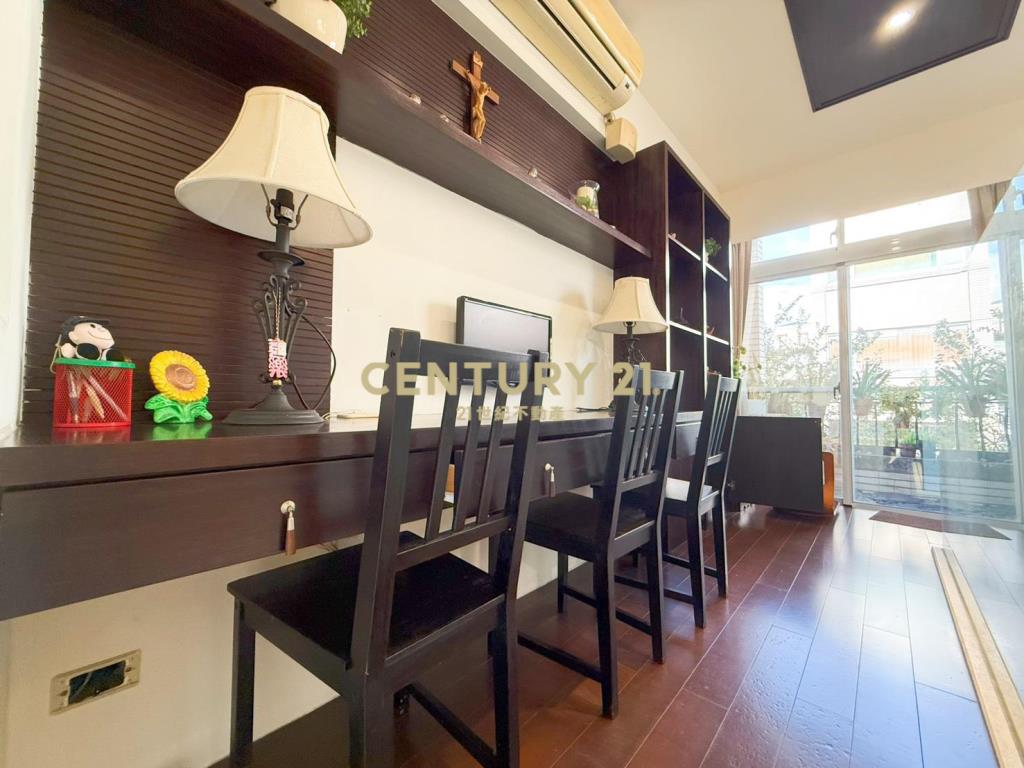 賀岡精緻雙車美別墅