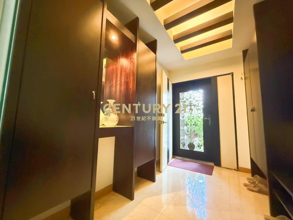 賀岡精緻雙車美別墅