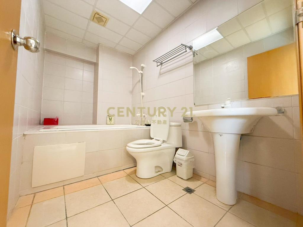 賀岡精緻雙車美別墅